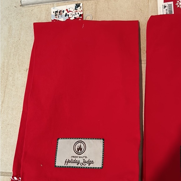 Disney’s chip and dale holiday towels from Walts Holiday Lodge - Picture 5 of 9